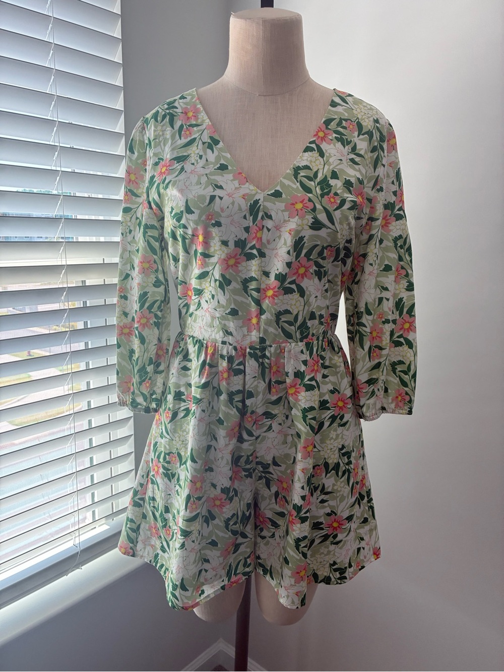 Versona Women's Floral V-Neck Long Sleeve Romper